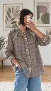 Selfie ao espelho com blusa malva bordada.webp