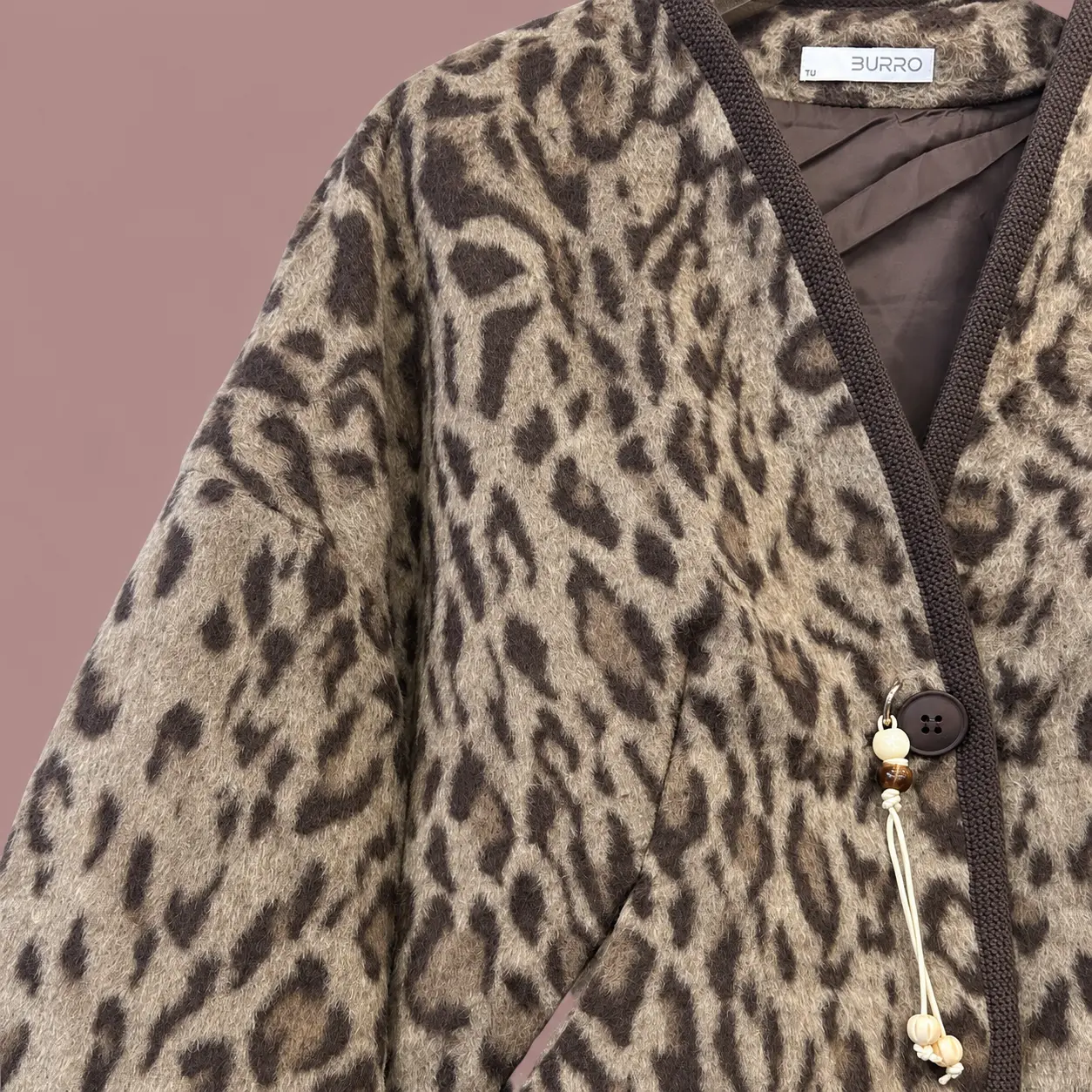 Casaco leopardo_ bolso, botão e cordão-1 (1).webp