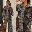 Editorial de Moda em Xadrez e Couro.webp