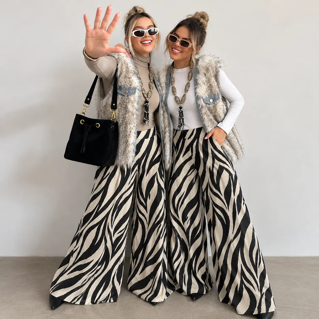 Duas amigas em estilo zebra fashion.webp
